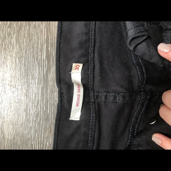 Levi Straus High Waisted Distressed Skinny Jeans - Picture 7 of 11